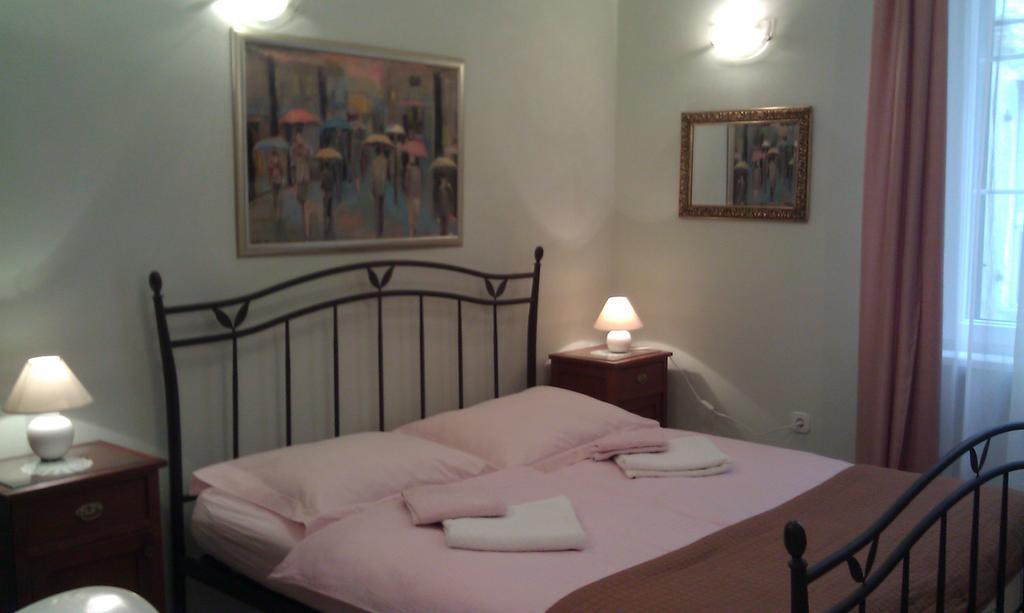 Adagio Theatre Apartment Split Phòng bức ảnh